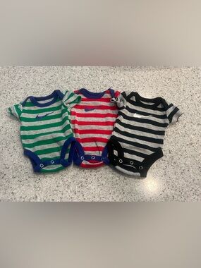 Nike Striped Infant Bodysuit Set in Red, Black, Green